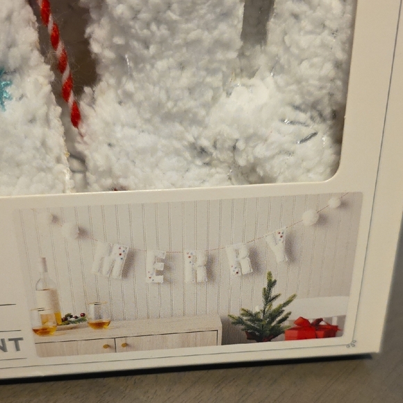 Wondershop White  "MERRY" Holiday Banner - Picture 3 of 4